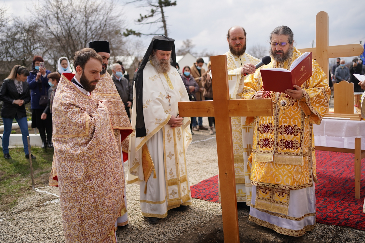 Piatră de temelie pentru o nouă biserică parohială în Râșca, după ce fostul locaș de cult a fost distrus de un incendiu