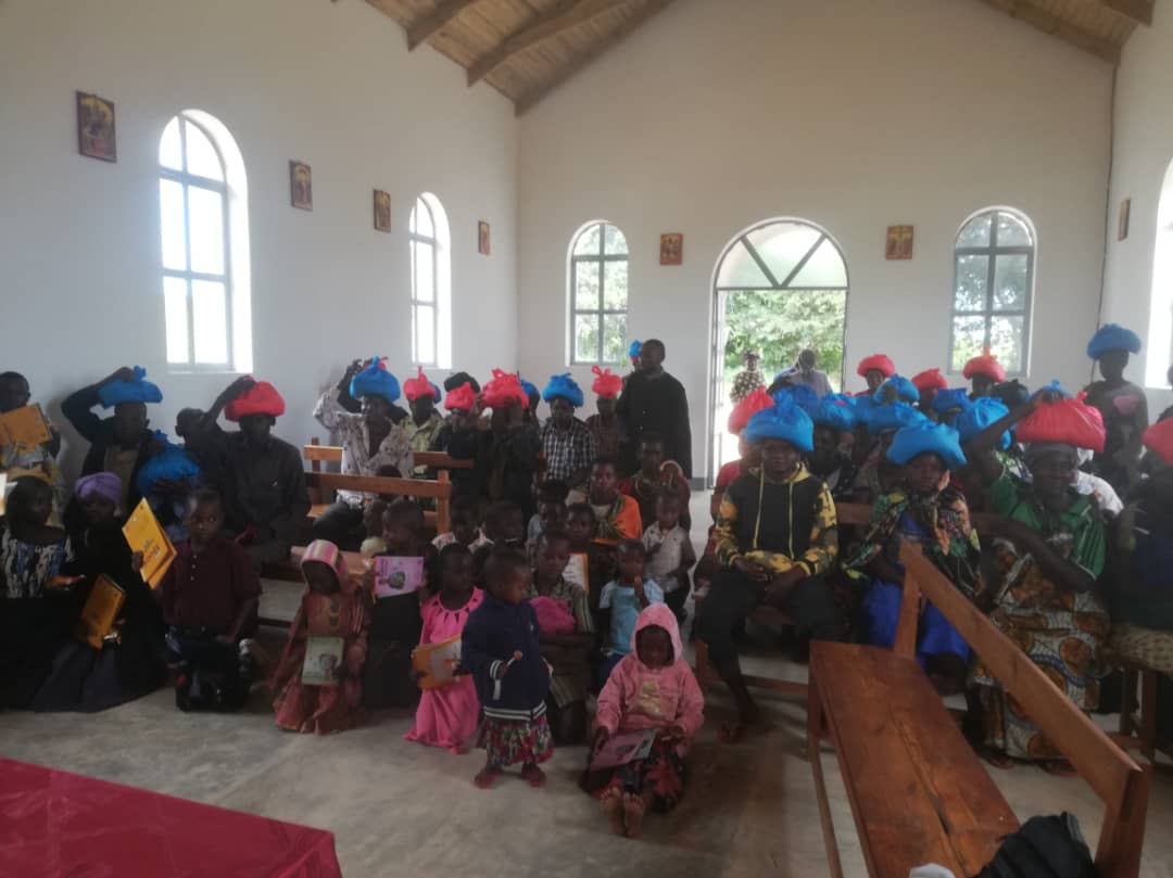 Sfânta Liturghie, pomenirea morților la Igangimale și întâlnire cu cateheții în satul Mkombe