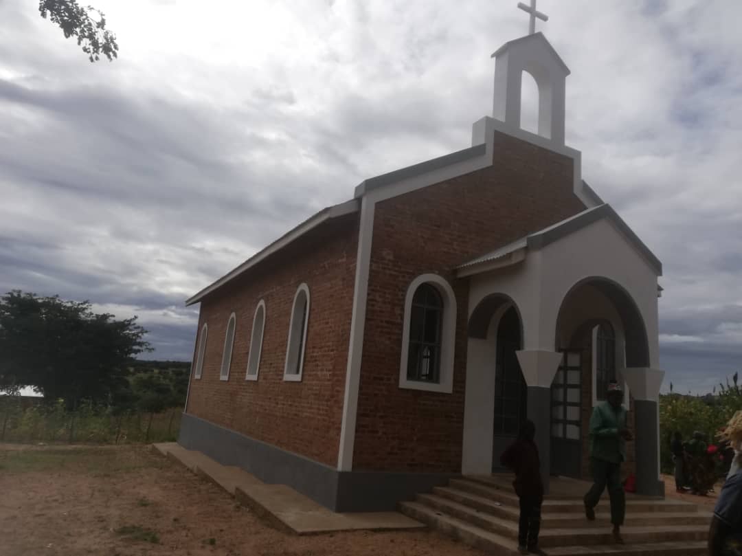 Sfânta Liturghie, pomenirea morților la Igangimale și întâlnire cu cateheții în satul Mkombe