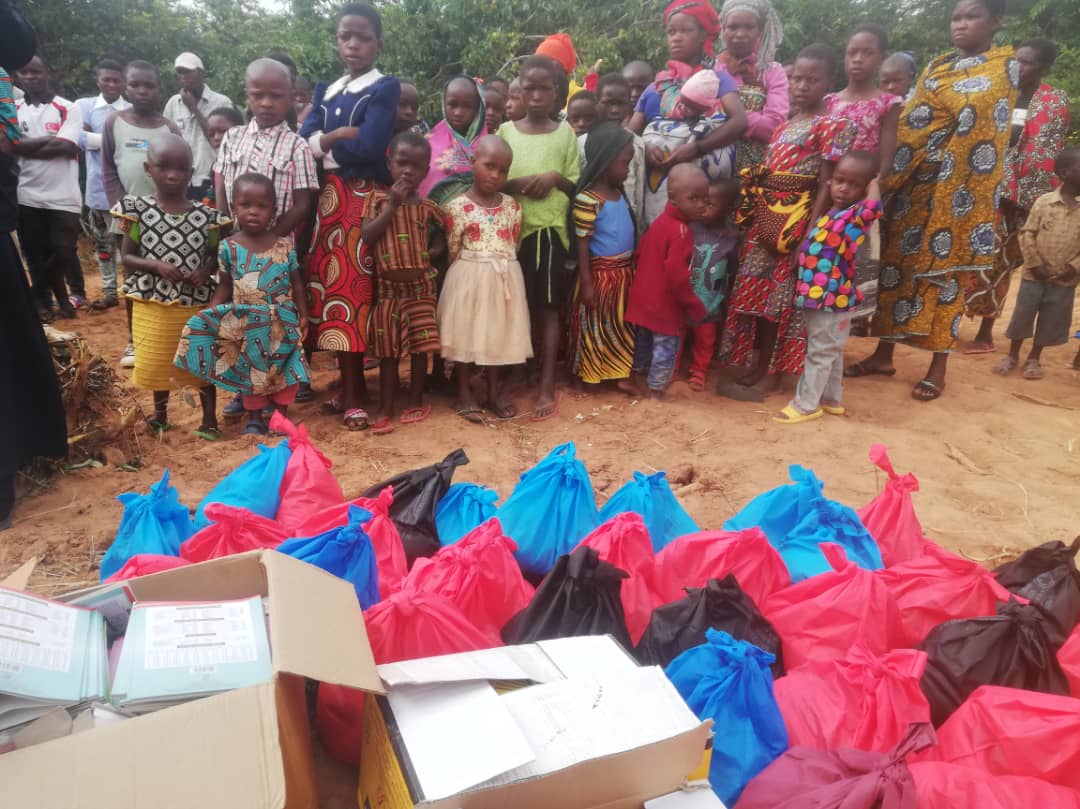 Sfânta Liturghie, pomenirea morților la Igangimale și întâlnire cu cateheții în satul Mkombe