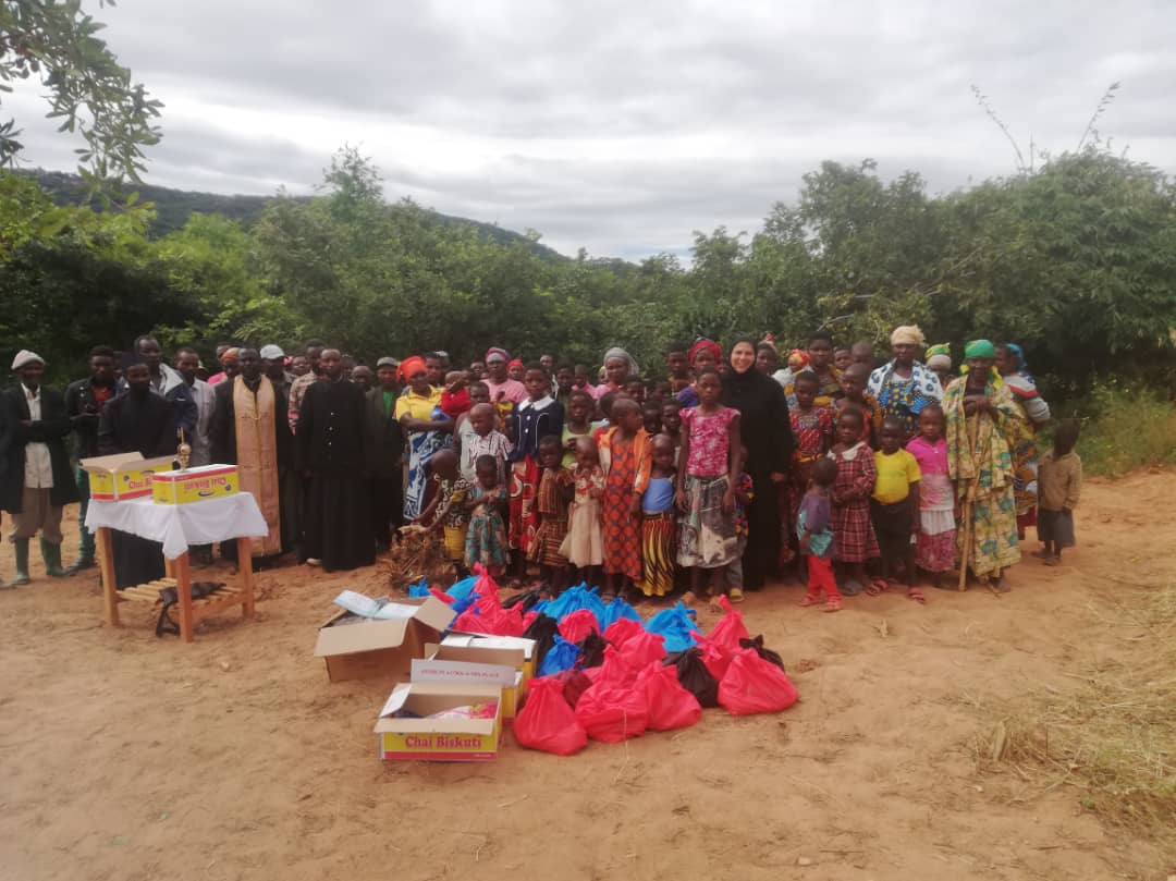 Sfânta Liturghie, pomenirea morților la Igangimale și întâlnire cu cateheții în satul Mkombe