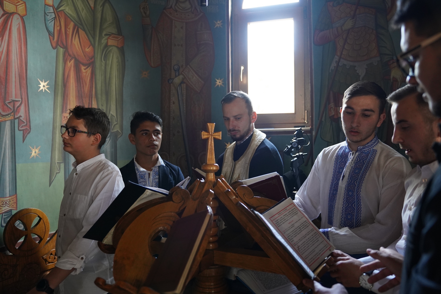 „Crucea Patriarhală”, cea mai mare distincție a Bisericii Ortodoxe Române, oferită părintelui Dan Damaschin