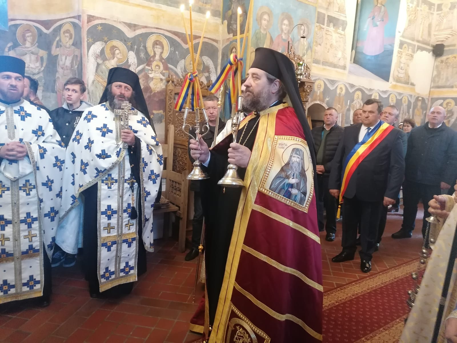 Slujiri arhierești la biserica Spitalului de Copii Botoșani, la Mănăstirea Popăuți și la Mănăstirea Coșula Slujiri arhierești la biserica Spitalului de Copii Botoșani, la Mănăstirea Popăuți și la Mănăstirea Coșula