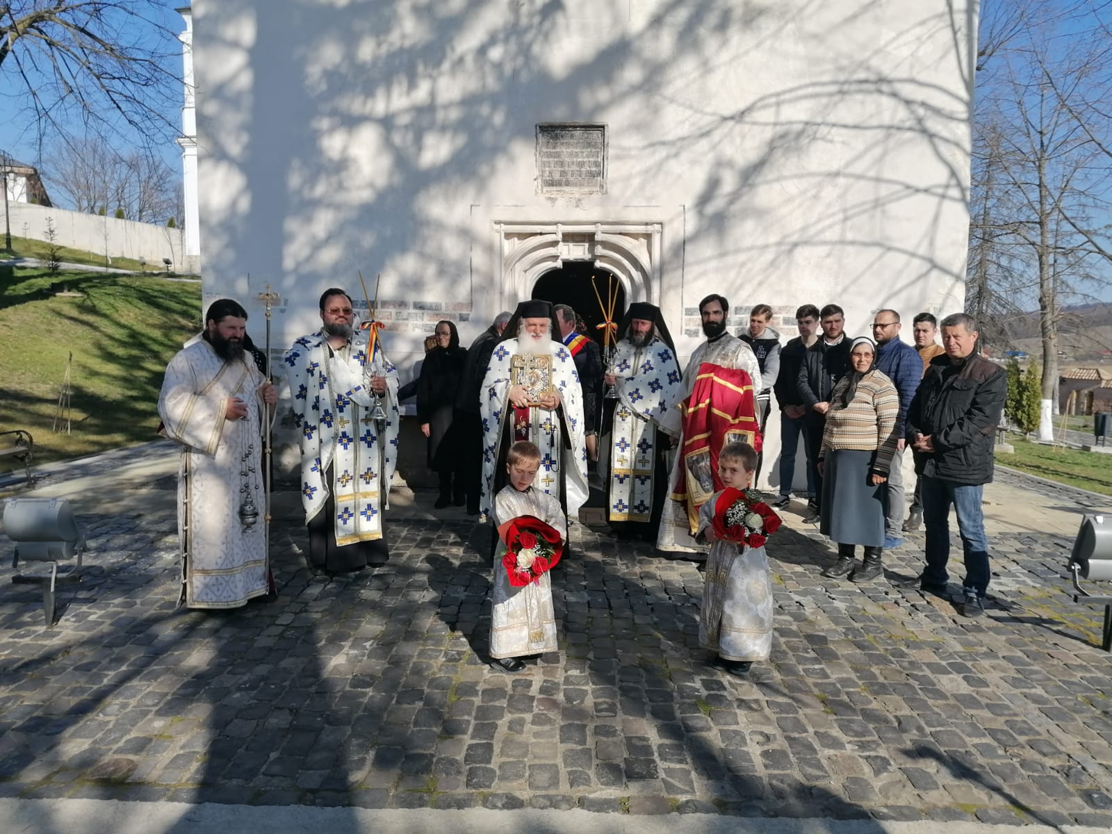 Slujiri arhierești la biserica Spitalului de Copii Botoșani, la Mănăstirea Popăuți și la Mănăstirea Coșula Slujiri arhierești la biserica Spitalului de Copii Botoșani, la Mănăstirea Popăuți și la Mănăstirea Coșula