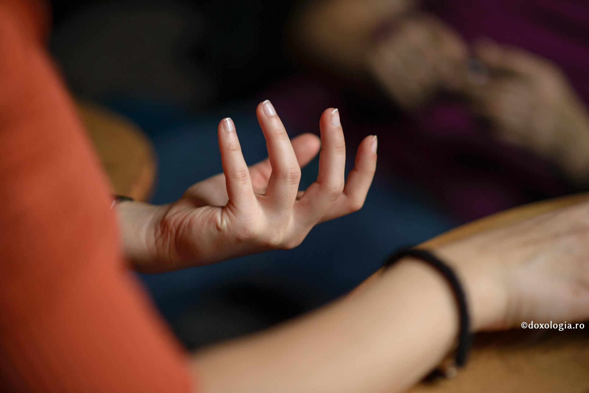 Foto: Oana Nechifor Vorbim mult – motivul pentru care ne transformăm în certăreți