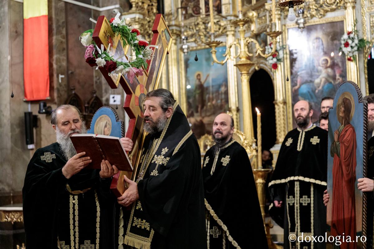 Foto: Oana Nechifor PS Nichifor, la Denia celor 12 Evanghelii: „Hristos nu a căutat o etichetă a lumii”