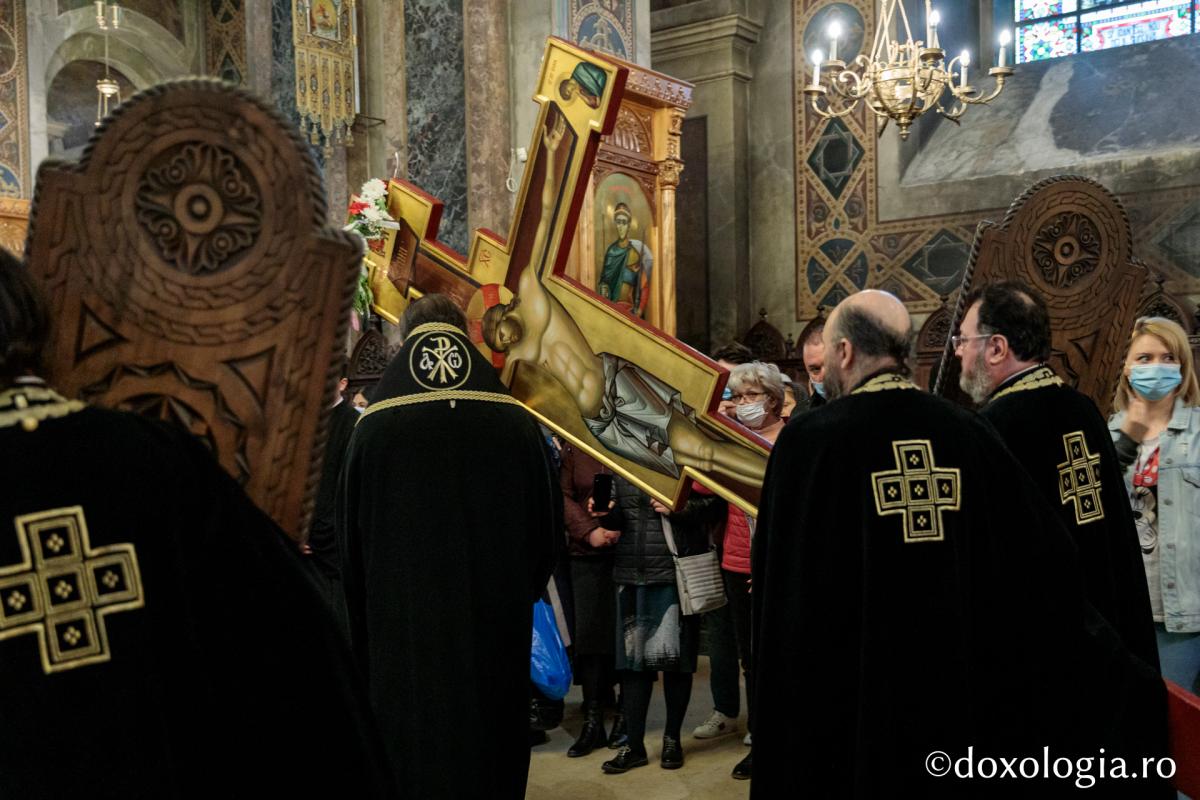 Foto: Oana Nechifor PS Nichifor, la Denia celor 12 Evanghelii: „Hristos nu a căutat o etichetă a lumii”