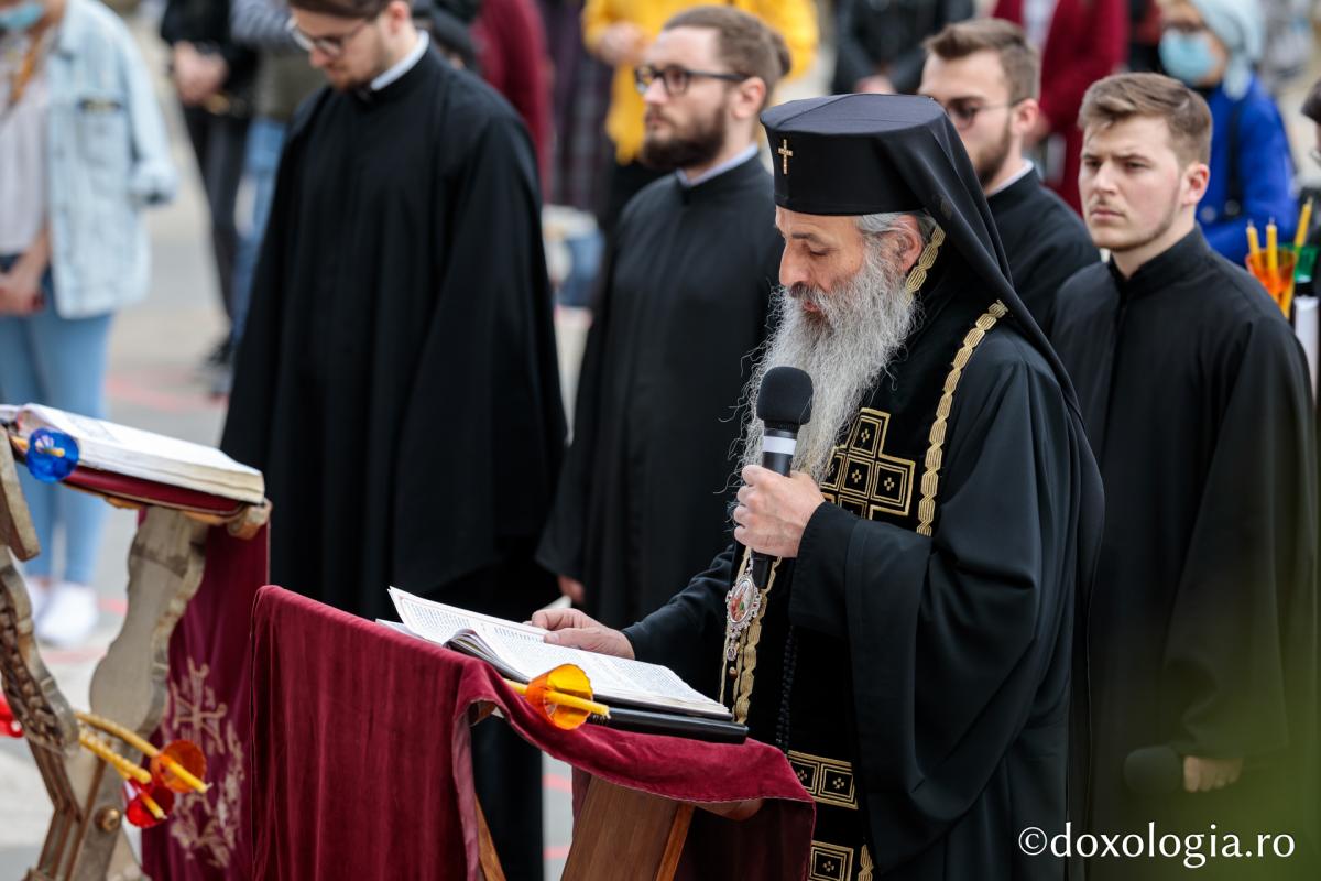 Denia Prohodului Domnului la Catedrala mitropolitană din Iași: „Pentru viața prietenilor Săi, Hristos Domnul a ales calea răstignirii”