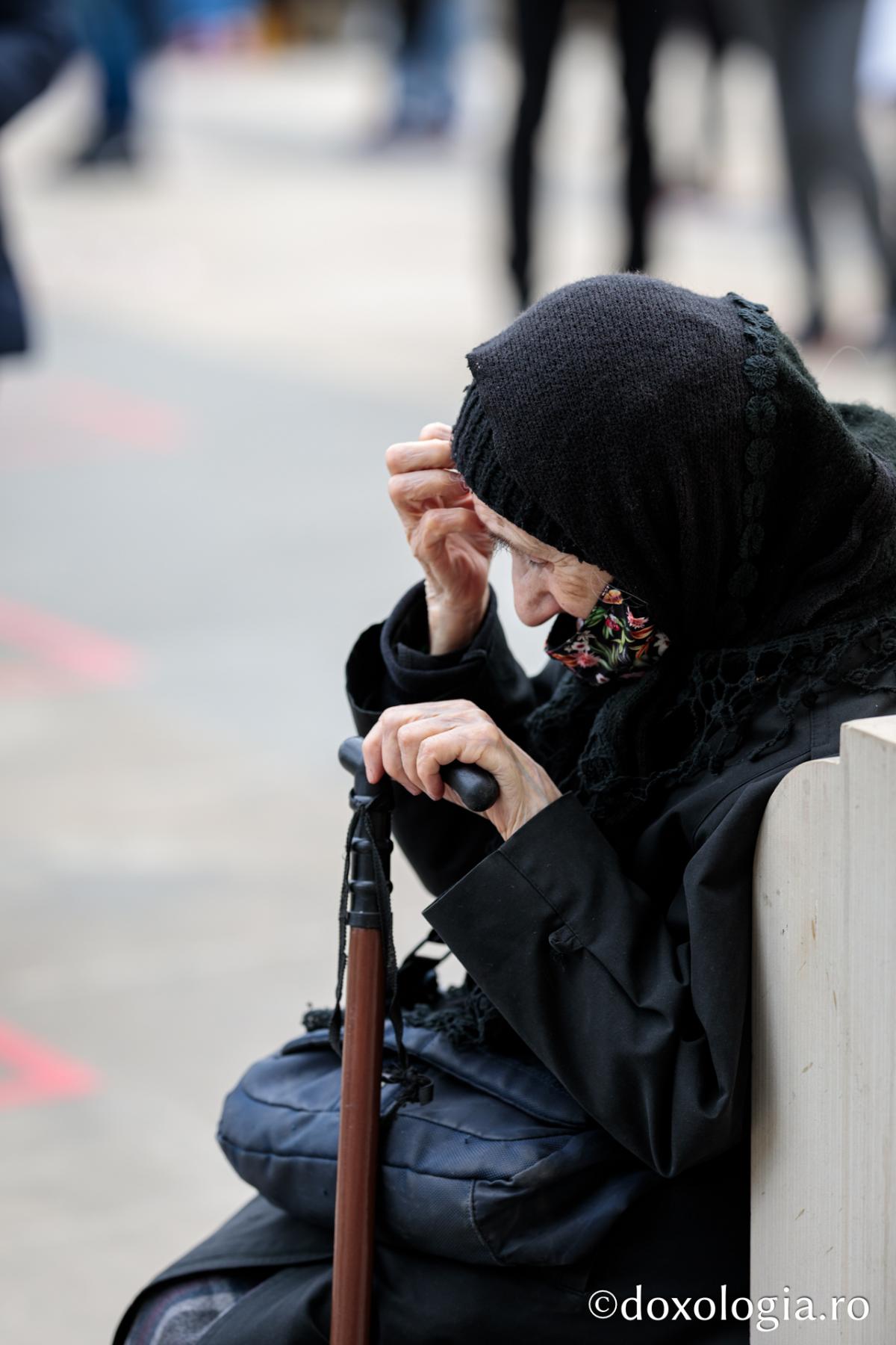 Denia Prohodului Domnului la Catedrala mitropolitană din Iași: „Pentru viața prietenilor Săi, Hristos Domnul a ales calea răstignirii”