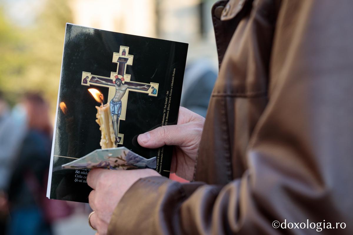 Denia Prohodului Domnului la Catedrala mitropolitană din Iași: „Pentru viața prietenilor Săi, Hristos Domnul a ales calea răstignirii”