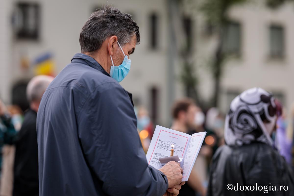 Denia Prohodului Domnului la Catedrala mitropolitană din Iași: „Pentru viața prietenilor Săi, Hristos Domnul a ales calea răstignirii”