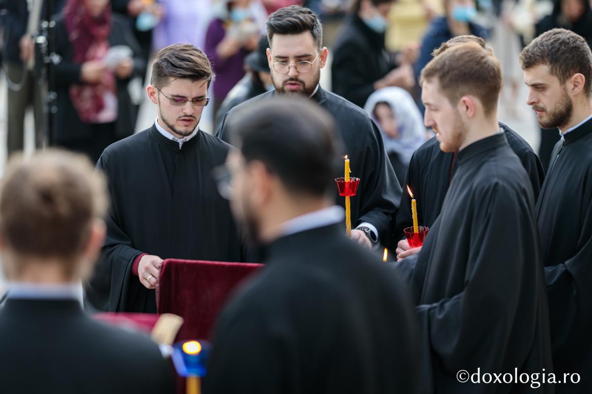 Denia Prohodului Domnului la Catedrala mitropolitană din Iași: „Pentru viața prietenilor Săi, Hristos Domnul a ales calea răstignirii”