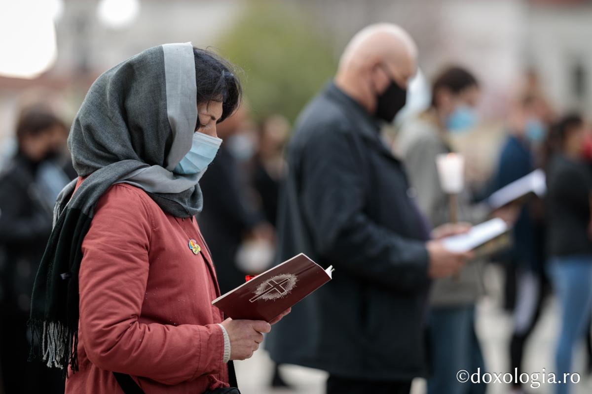 Denia Prohodului Domnului la Catedrala mitropolitană din Iași: „Pentru viața prietenilor Săi, Hristos Domnul a ales calea răstignirii”