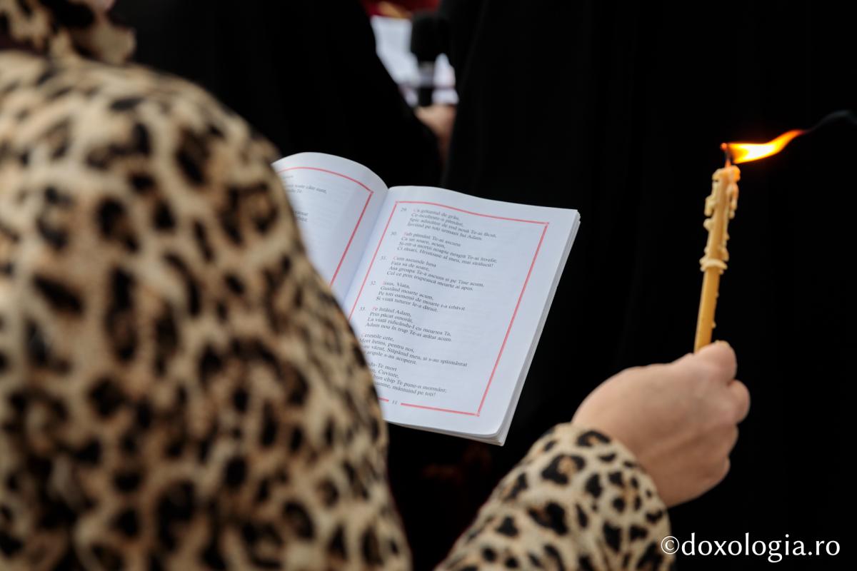 Denia Prohodului Domnului la Catedrala mitropolitană din Iași: „Pentru viața prietenilor Săi, Hristos Domnul a ales calea răstignirii”