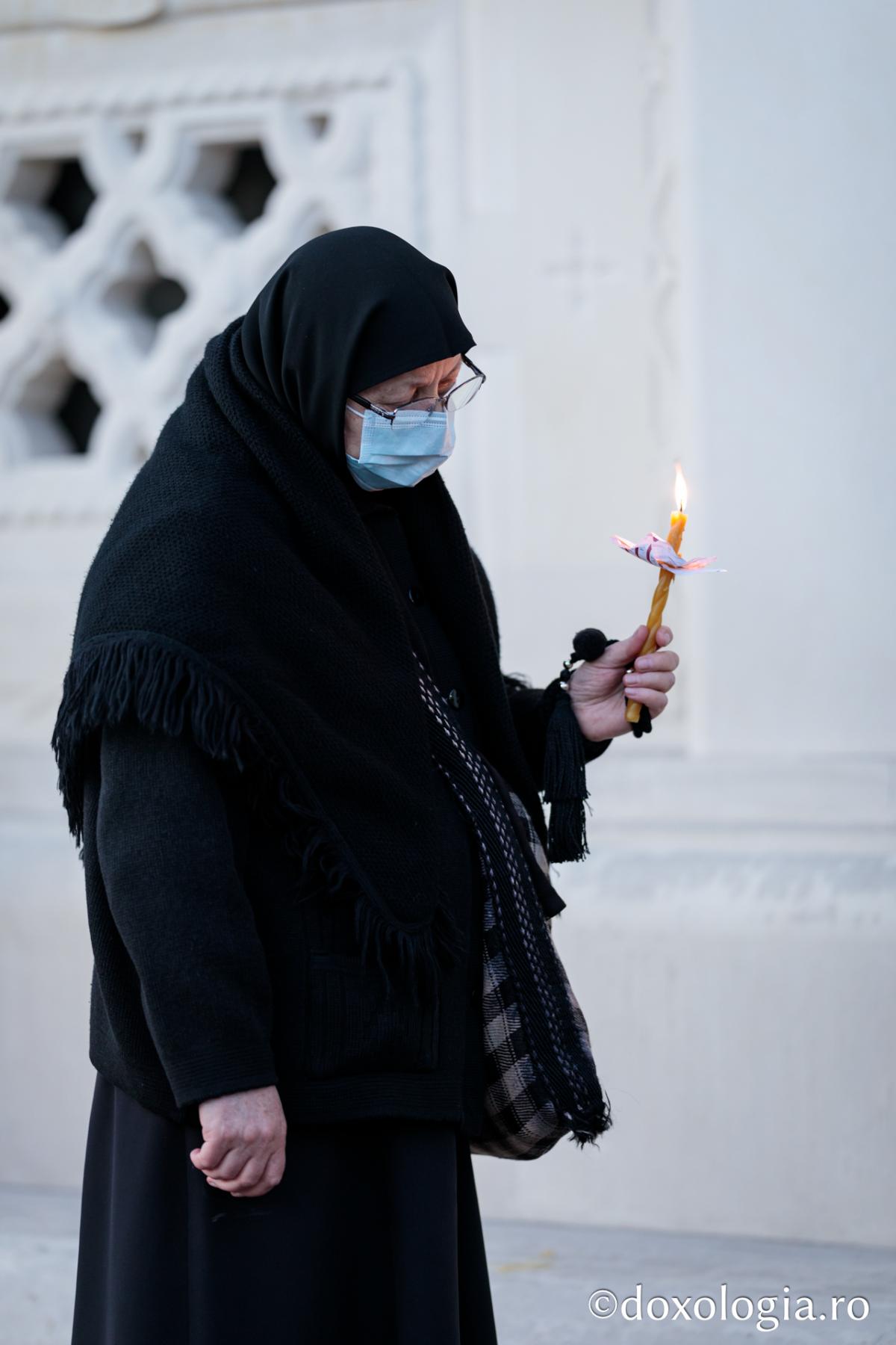 Denia Prohodului Domnului la Catedrala mitropolitană din Iași: „Pentru viața prietenilor Săi, Hristos Domnul a ales calea răstignirii”