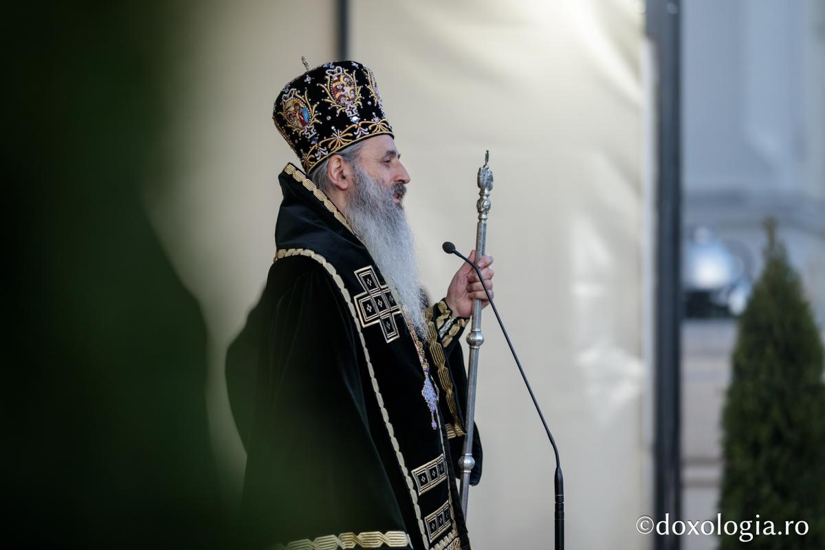 Denia Prohodului Domnului la Catedrala mitropolitană din Iași: „Pentru viața prietenilor Săi, Hristos Domnul a ales calea răstignirii”