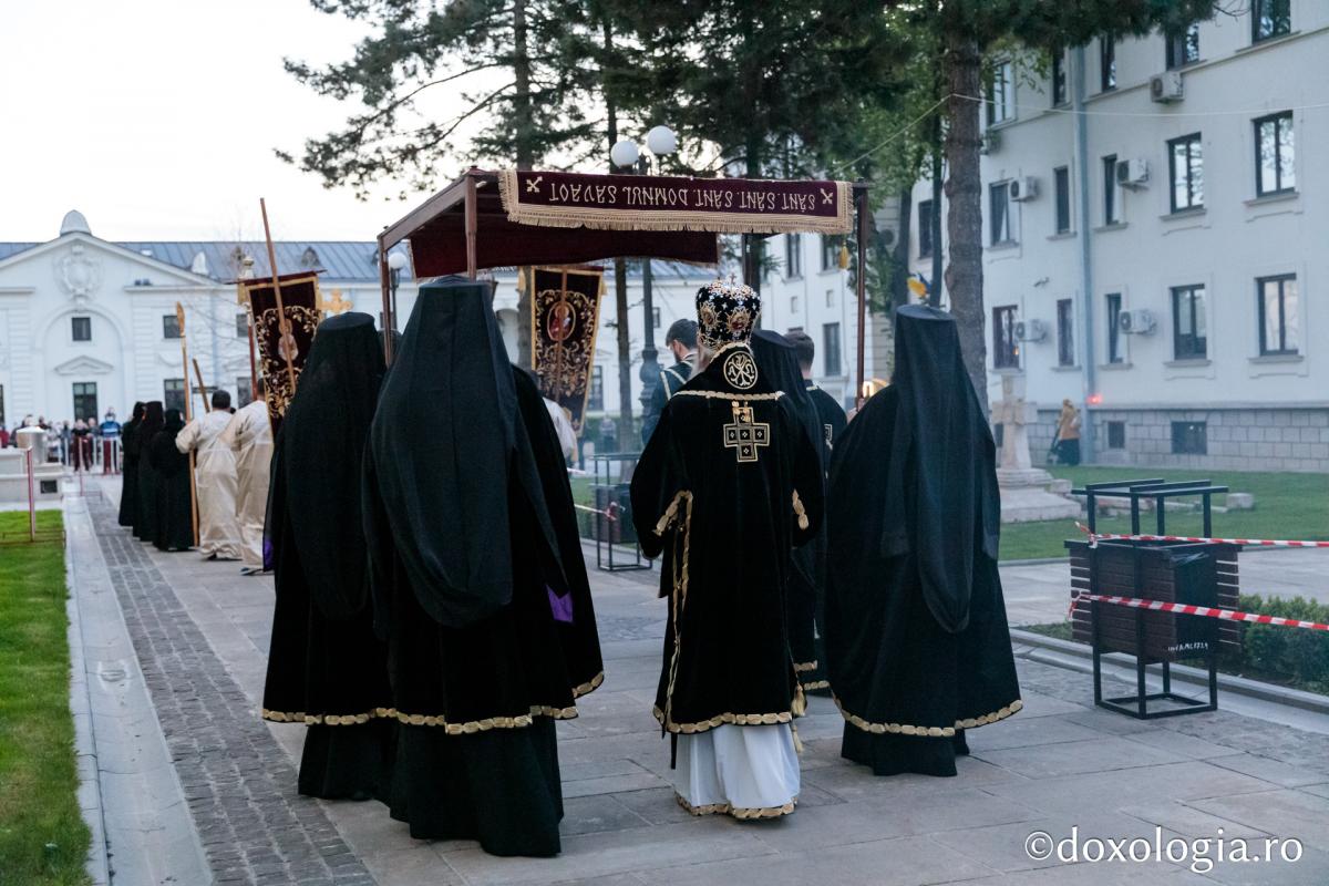 Denia Prohodului Domnului la Catedrala mitropolitană din Iași: „Pentru viața prietenilor Săi, Hristos Domnul a ales calea răstignirii”