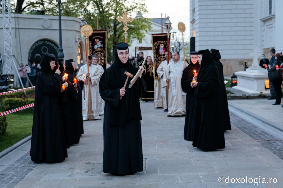 Denia Prohodului Domnului la Catedrala mitropolitană din Iași: „Pentru viața prietenilor Săi, Hristos Domnul a ales calea răstignirii”