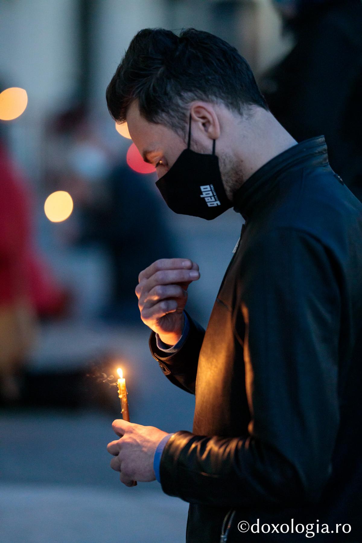 Denia Prohodului Domnului la Catedrala mitropolitană din Iași: „Pentru viața prietenilor Săi, Hristos Domnul a ales calea răstignirii”