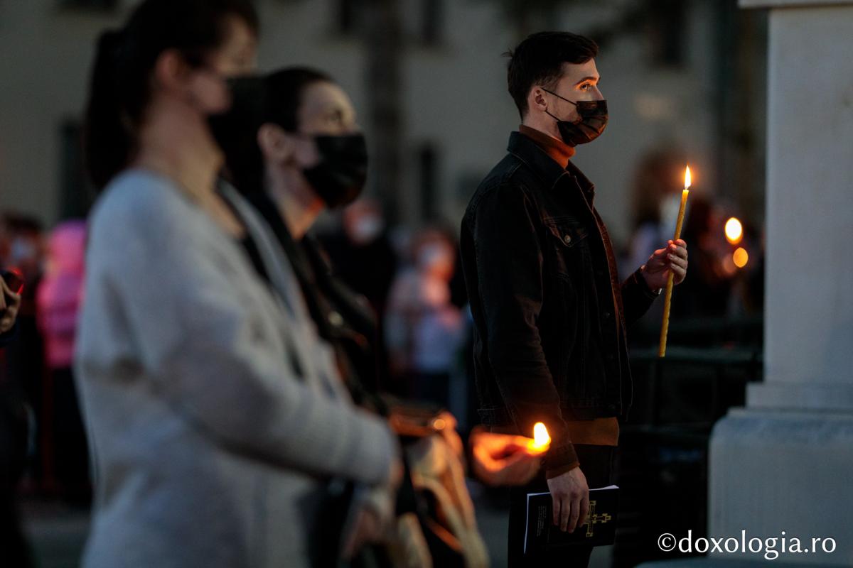 Denia Prohodului Domnului la Catedrala mitropolitană din Iași: „Pentru viața prietenilor Săi, Hristos Domnul a ales calea răstignirii”