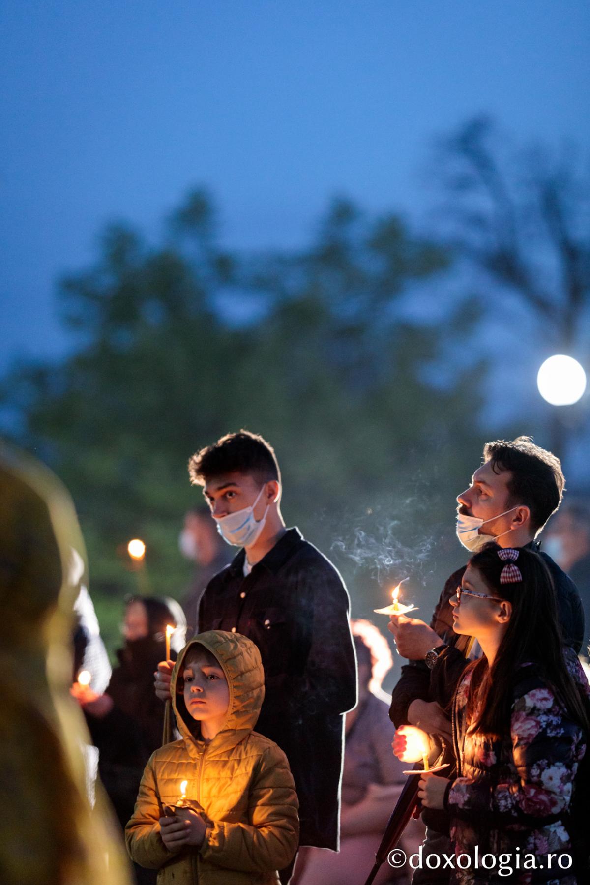 Denia Prohodului Domnului la Catedrala mitropolitană din Iași: „Pentru viața prietenilor Săi, Hristos Domnul a ales calea răstignirii”