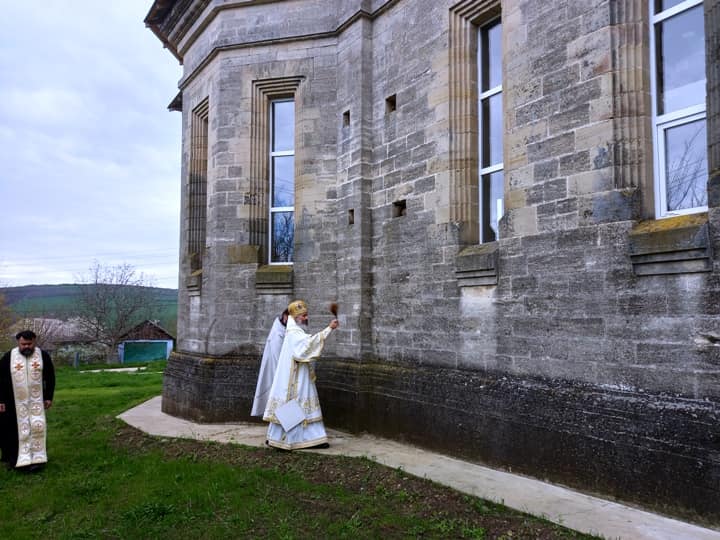 Slujbă arhierească la Mănăstirea Chirilovca - Floreşti