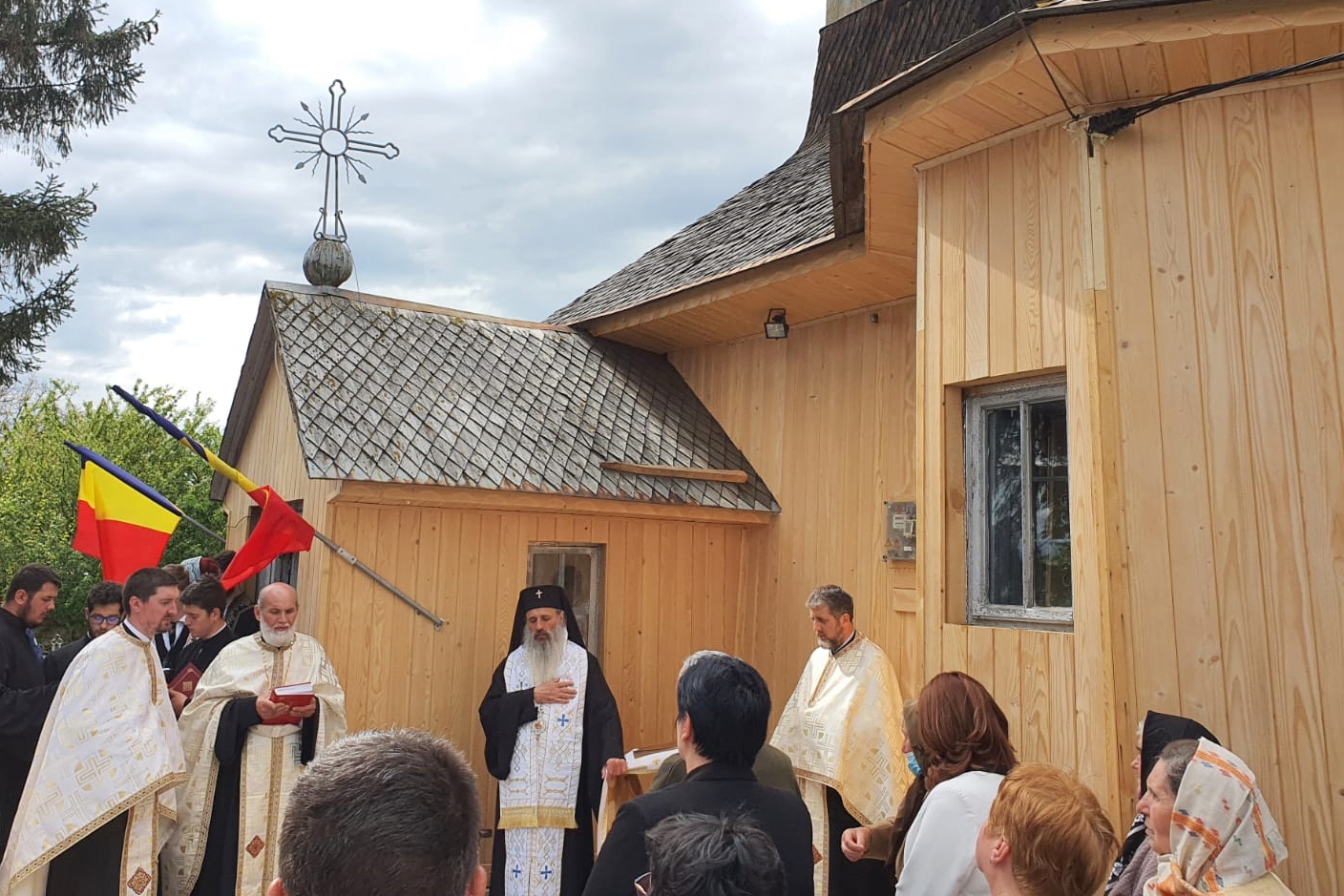 Paraclisul Parohiei „Sfânta Parascheva” din Piatra Neamț a fost sfințit de IPS Mitropolit Teofan