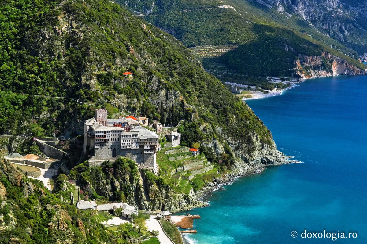 Muntele Athos a fost redeschis pentru pelerini