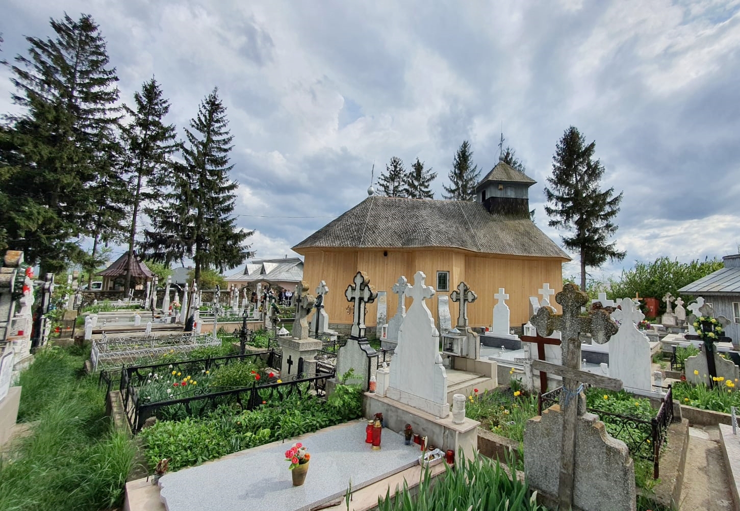 Paraclisul Parohiei „Sfânta Parascheva” din Piatra Neamț a fost sfințit de IPS Mitropolit Teofan