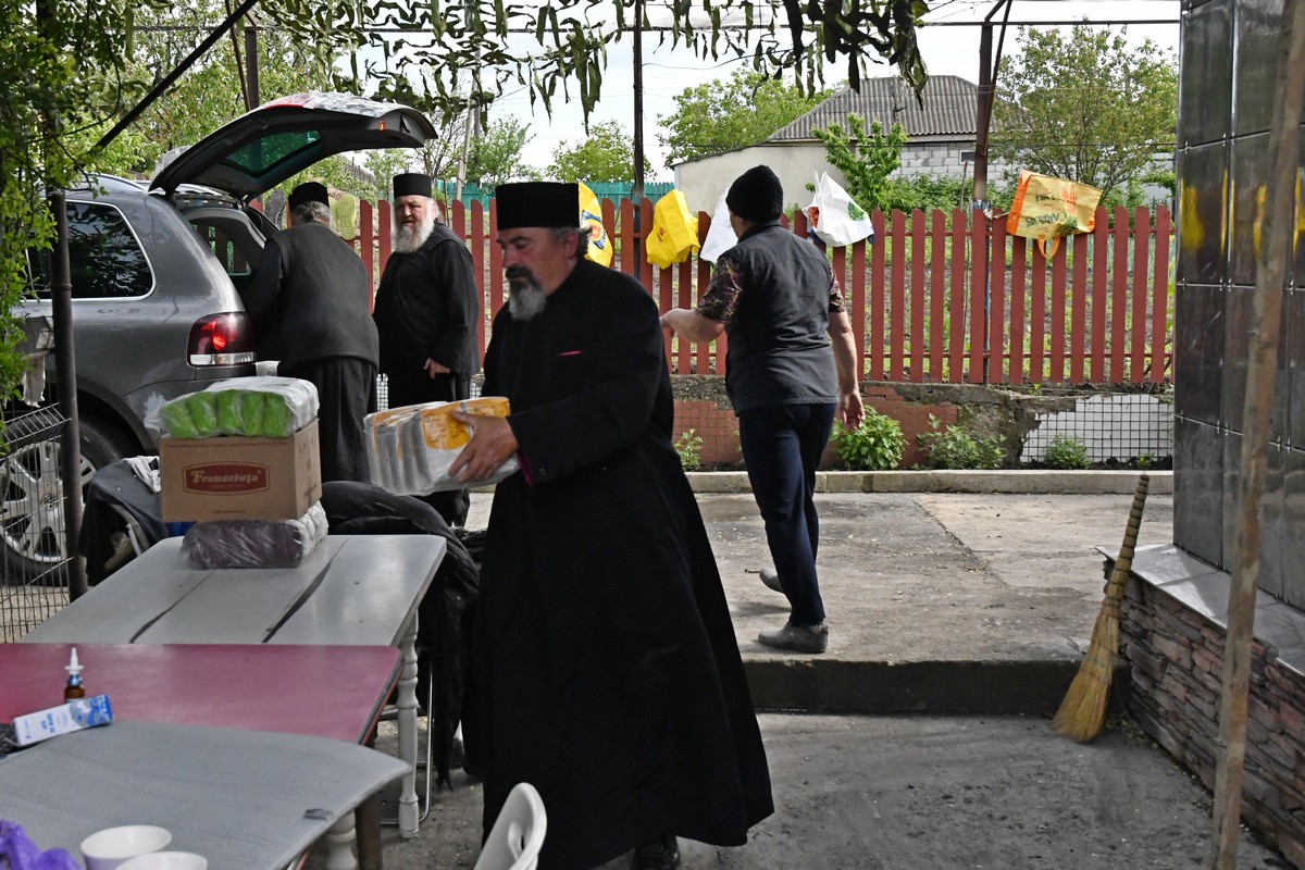 Sprijin din partea Mănăstirii Hadâmbu pentru o familie greu încercată din Romanovca