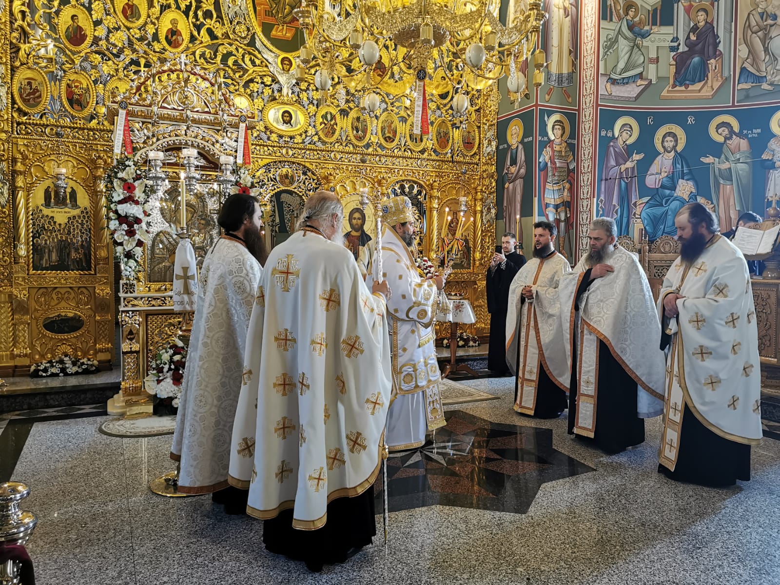 Praznicul Învierii Domnului la Mănăstirea Popăuți: „Hristos a făcut semne și minuni mari, iar cel mai mare semn este învierea Sa din morți” Praznicul Învierii Domnului la Mănăstirea Popăuți: „Hristos a făcut semne și minuni mari, iar cel mai mare semn este învierea Sa din morți”