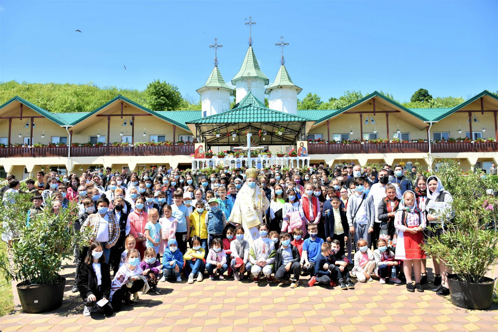 PS Ignatie s-a întâlnit cu copiii participanți în proiectul „Luna pastorației copiilor și tinerilor”