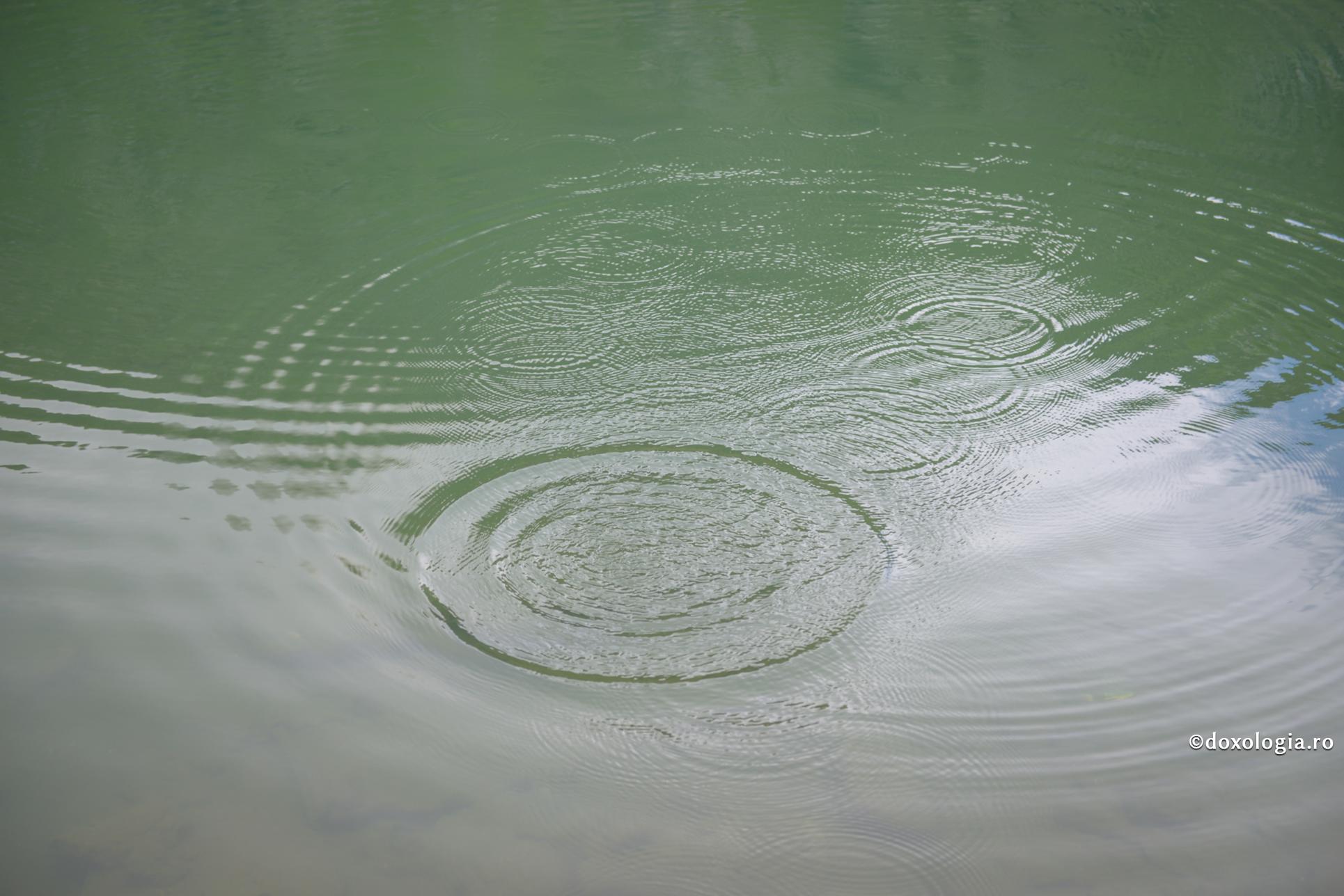 Oamenii sunt ca apele