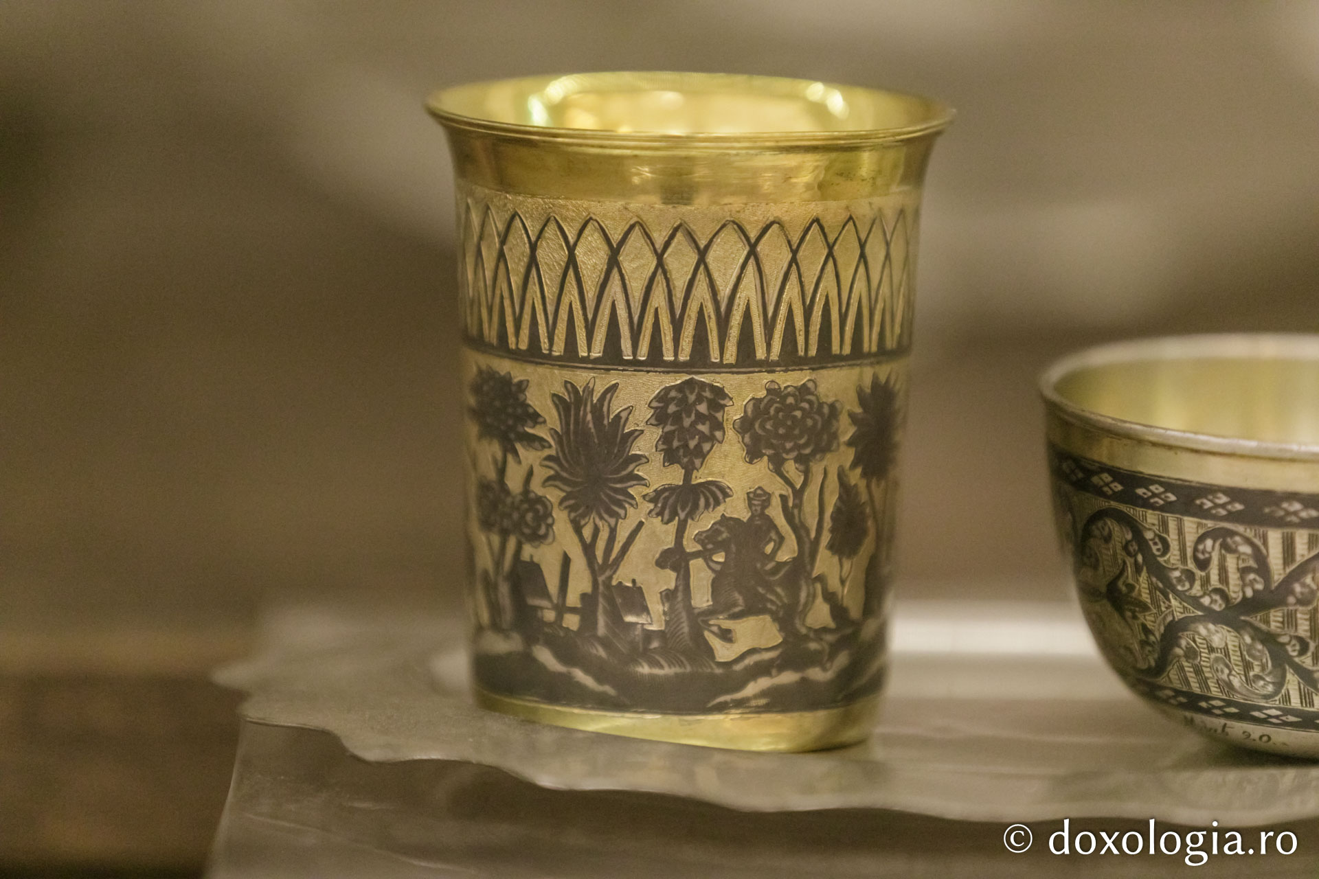 Exponatele lunii mai: Pahar pentru mir și vas pentru căldură