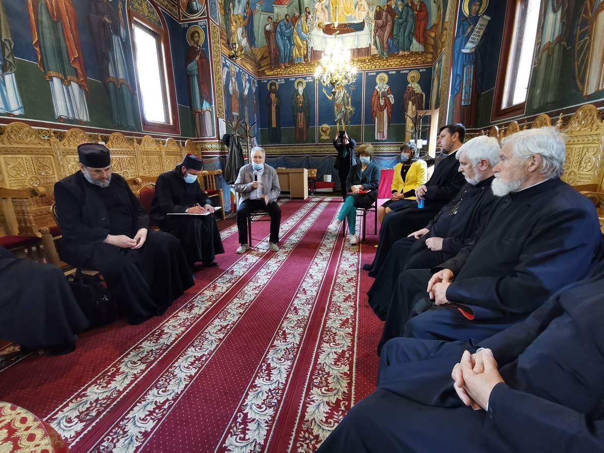 „Credinţă şi atitudine în perioada pandemiei” – tema întâlnirii lunare a preoţilor păşcăneni