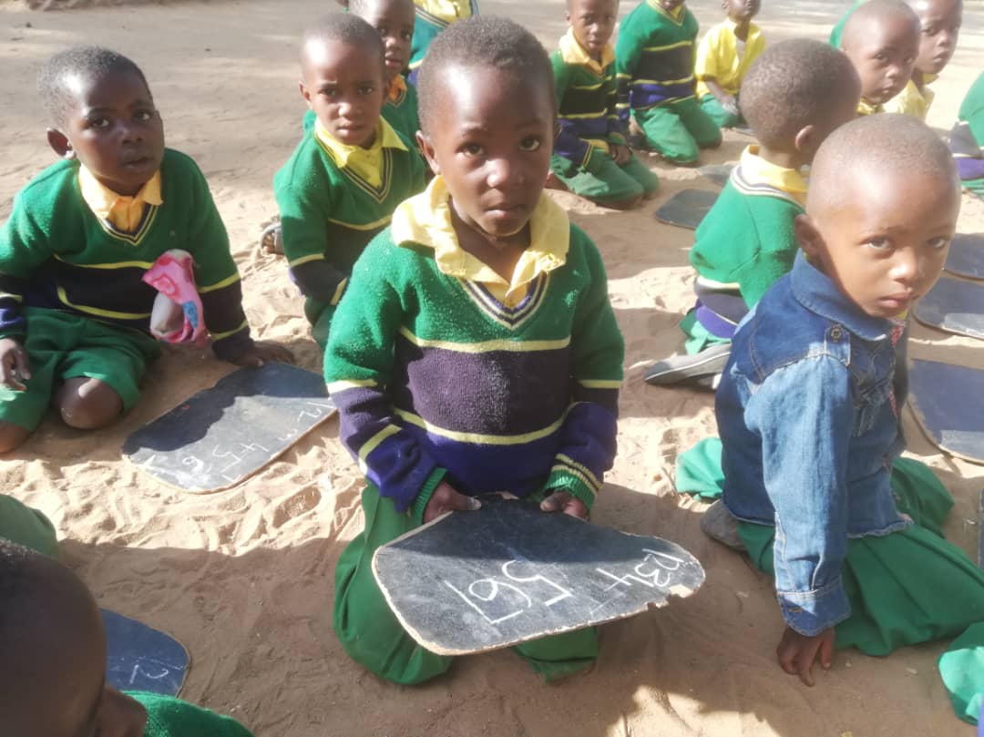 Întâlnire cu profesorii și elevii Școlii Generale din satul Mkoga