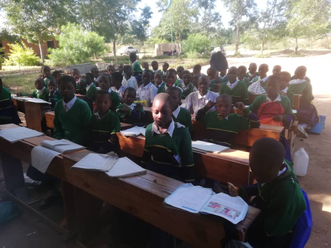 Întâlnire cu profesorii și elevii Școlii Generale din satul Mkoga