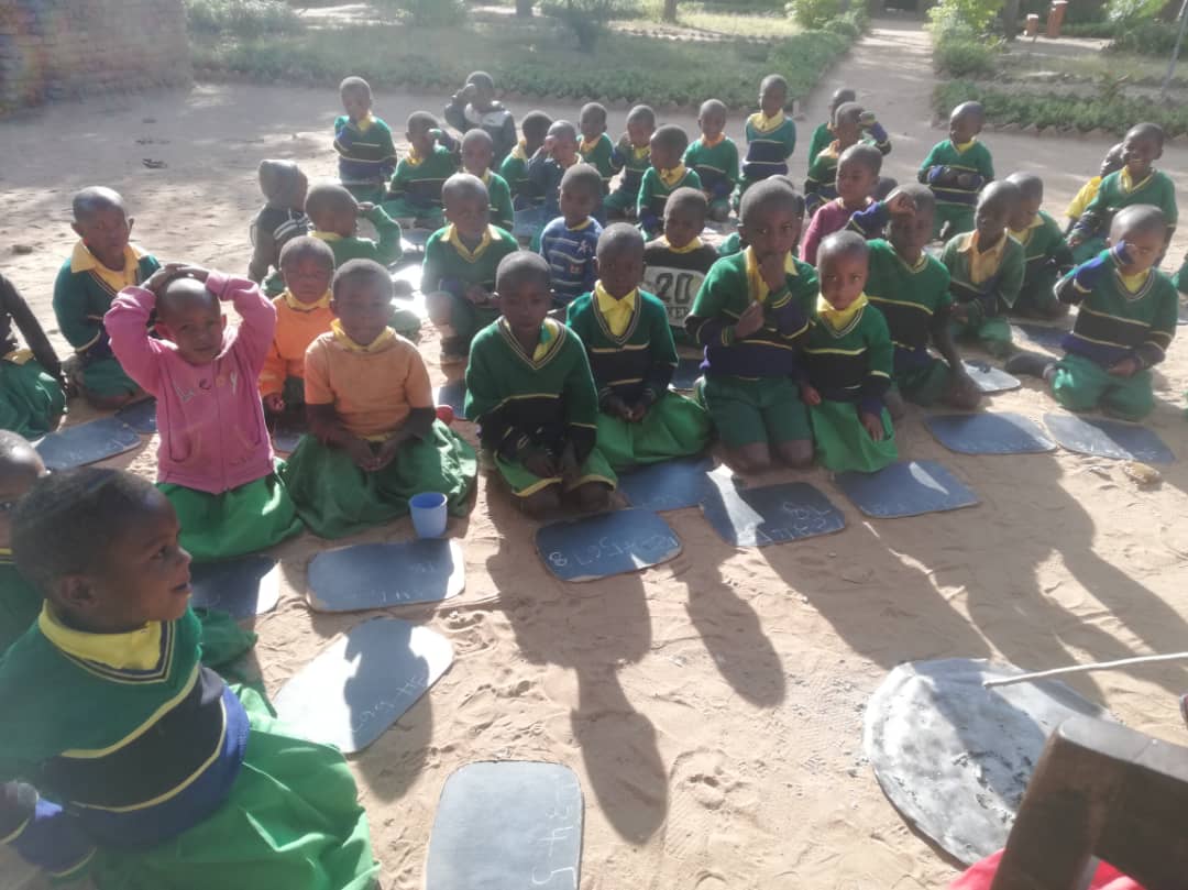 Întâlnire cu profesorii și elevii Școlii Generale din satul Mkoga