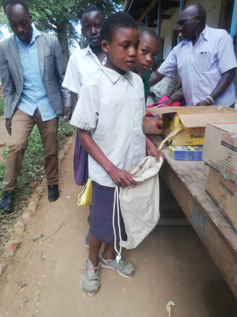 Întâlnire cu profesorii și elevii Școlii Generale din satul Mkoga