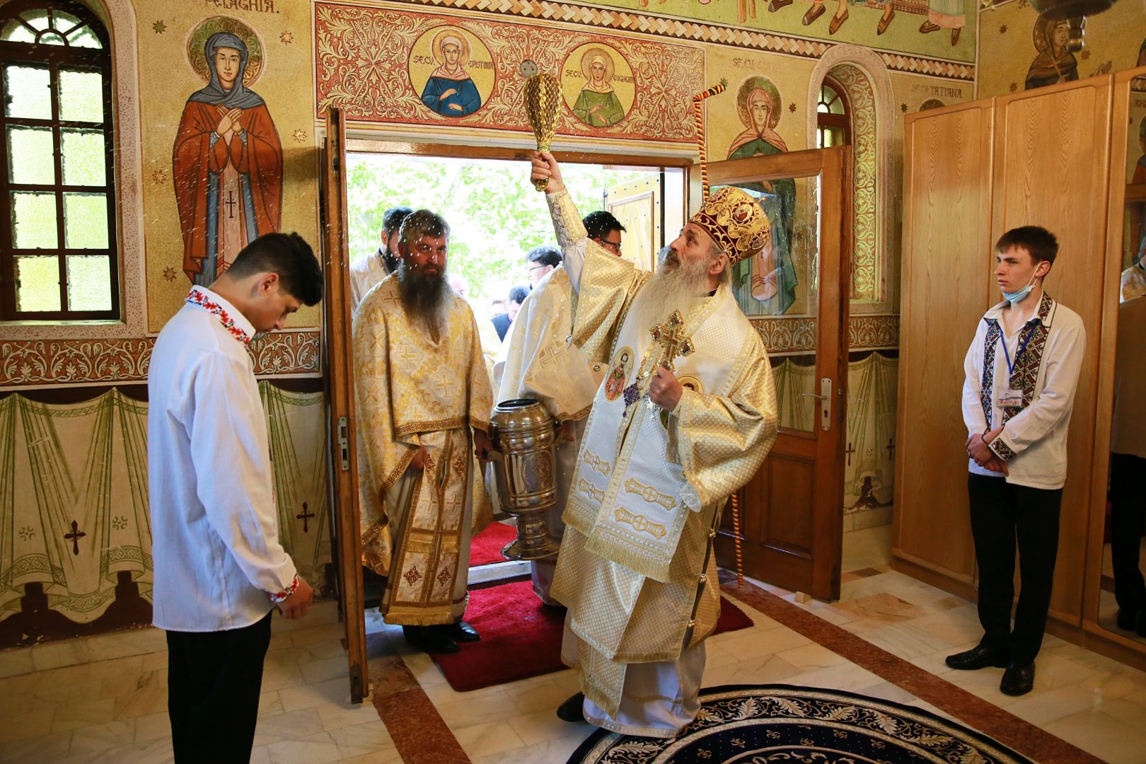 Ctitoria Părintelui Patriarh Teoctist Arăpașu, resfințită de IPS Părinte Mitropolit Teofan