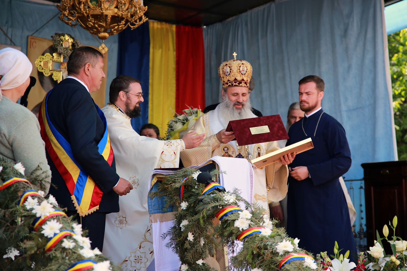 Ctitoria Părintelui Patriarh Teoctist Arăpașu, resfințită de IPS Părinte Mitropolit Teofan