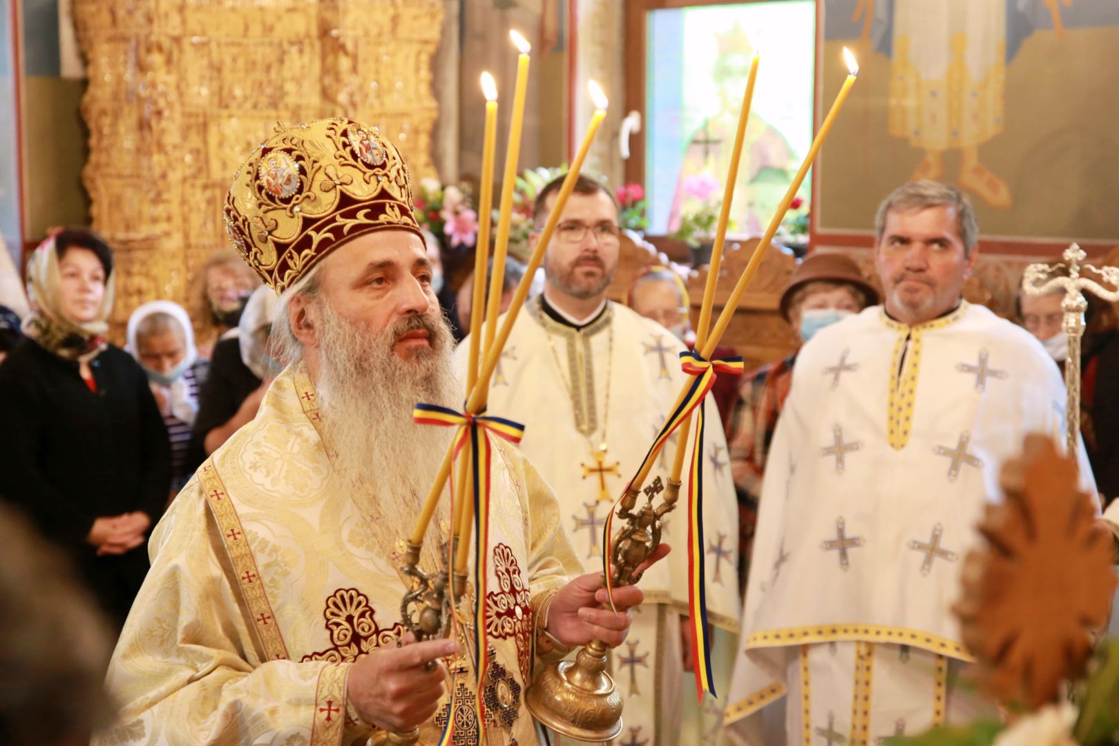 Ansamblul Parohiei Curături a fost binecuvântat de Părintele Mitropolit Teofan