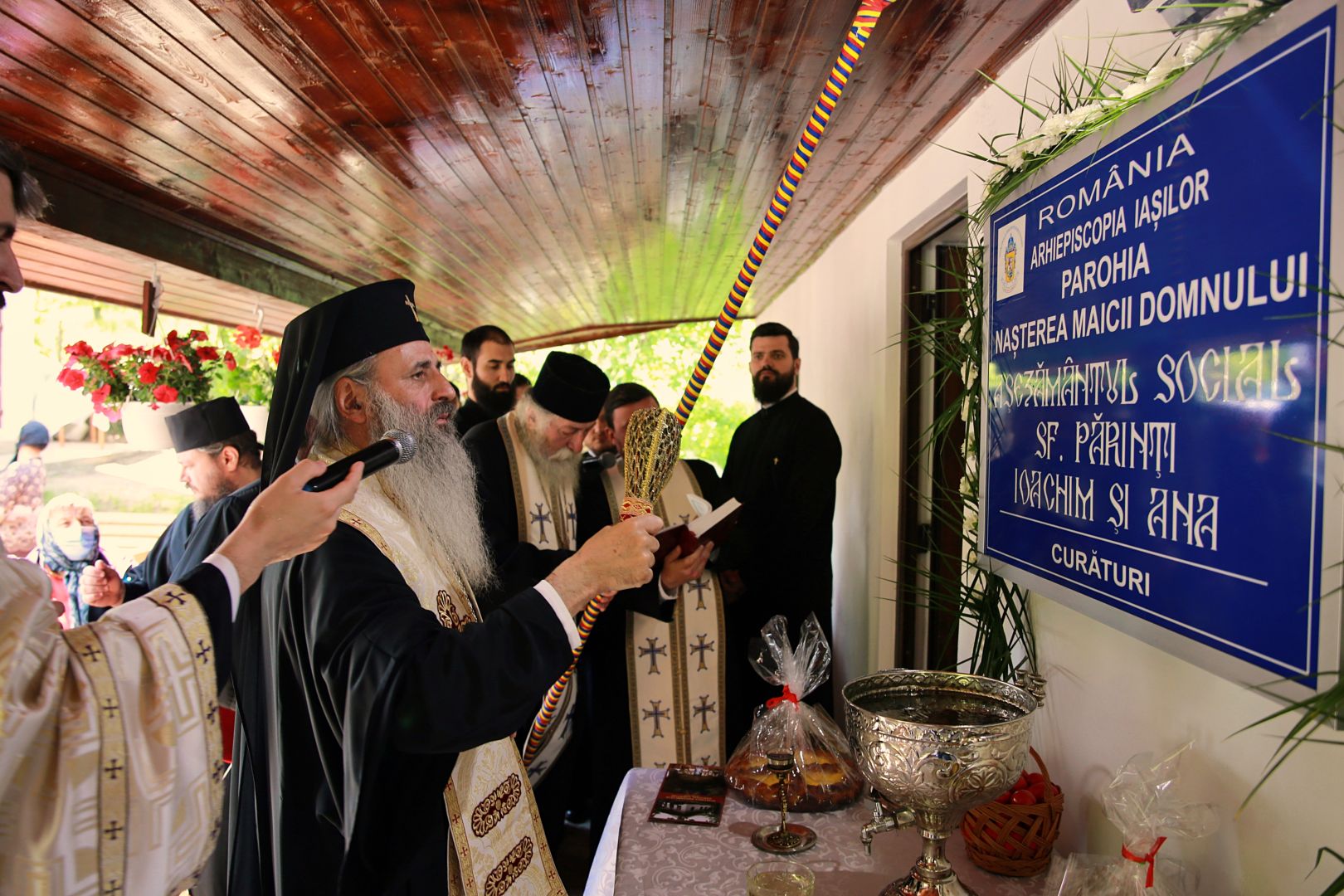 Ansamblul Parohiei Curături a fost binecuvântat de Părintele Mitropolit Teofan