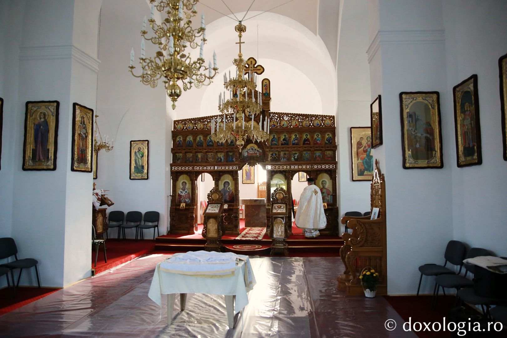 Părintele Mitropolit Teofan a sfințit primul sfânt locaș din acest an. Biserica Schitului „Sfântul Mina” Borlești-Mastacăn a primit haina cea nouă a sfințirii