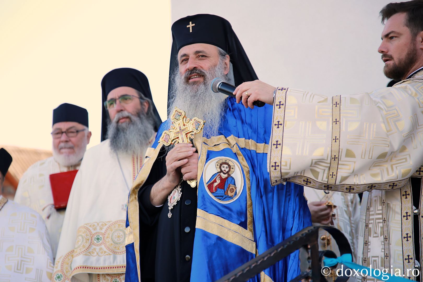 Părintele Mitropolit Teofan a sfințit primul sfânt locaș din acest an. Biserica Schitului „Sfântul Mina” Borlești-Mastacăn a primit haina cea nouă a sfințirii