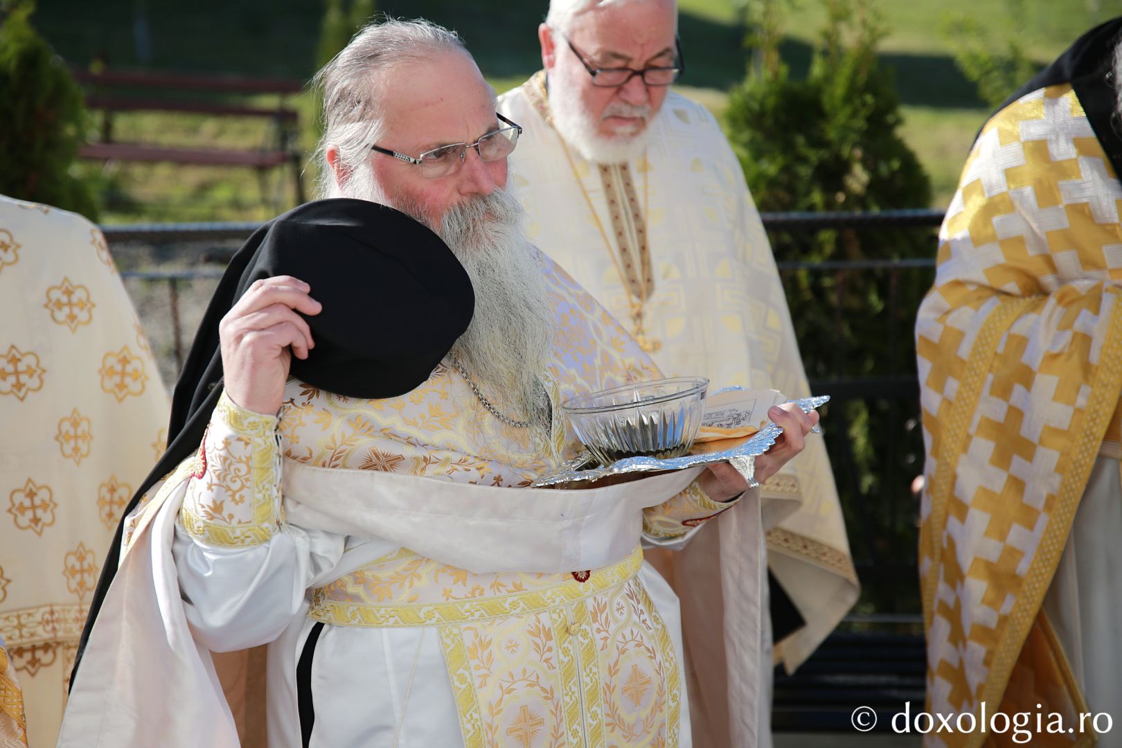 Părintele Mitropolit Teofan a sfințit primul sfânt locaș din acest an. Biserica Schitului „Sfântul Mina” Borlești-Mastacăn a primit haina cea nouă a sfințirii