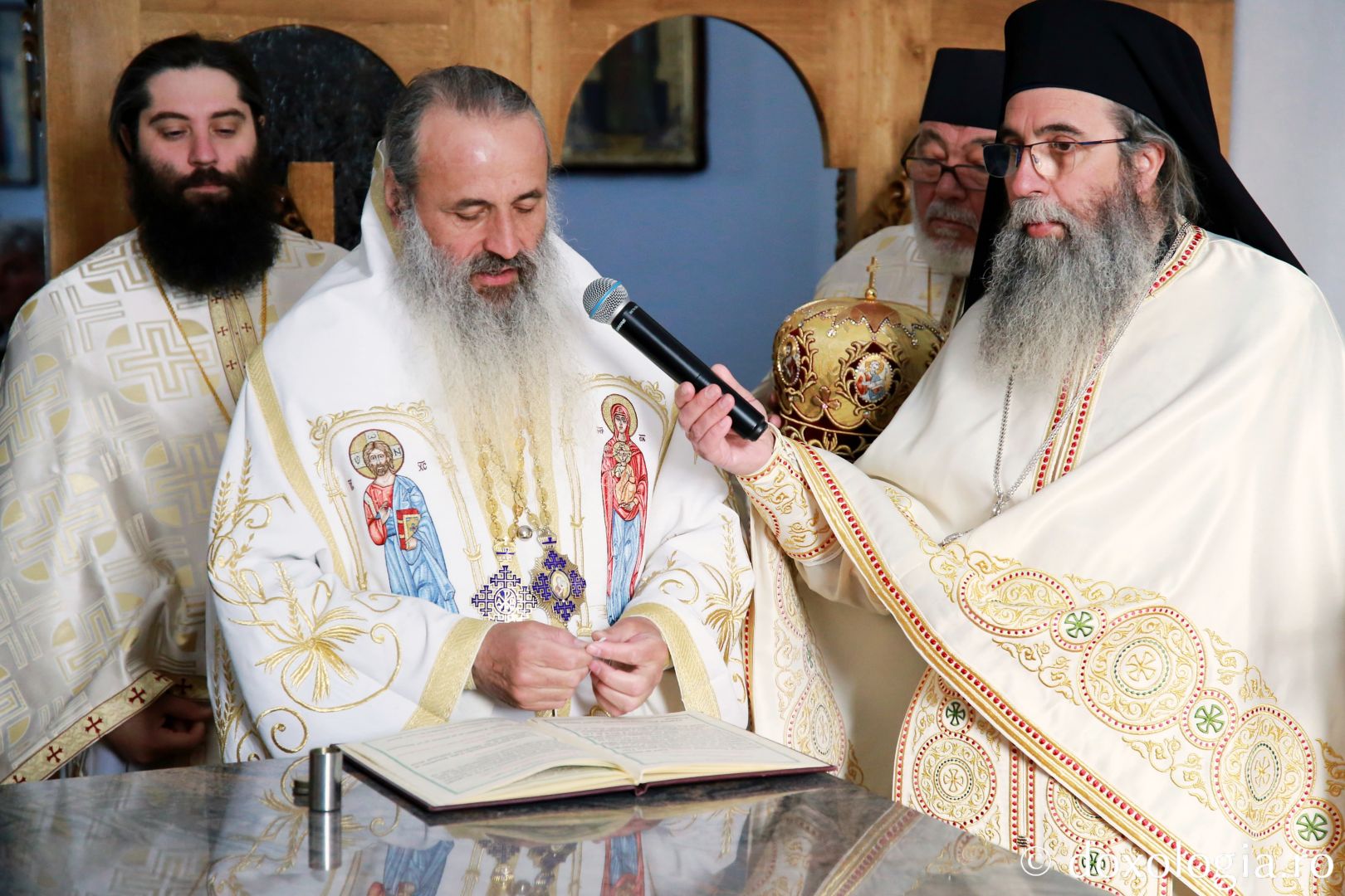 Părintele Mitropolit Teofan a sfințit primul sfânt locaș din acest an. Biserica Schitului „Sfântul Mina” Borlești-Mastacăn a primit haina cea nouă a sfințirii