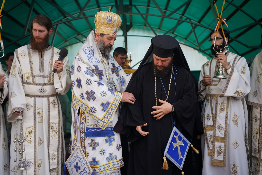 Slujire arhierească și procesiune la hramul Mănăstirii Bistrița: „În Maica Domnului s-a împlinit dorul lui Dumnezeu pentru om”