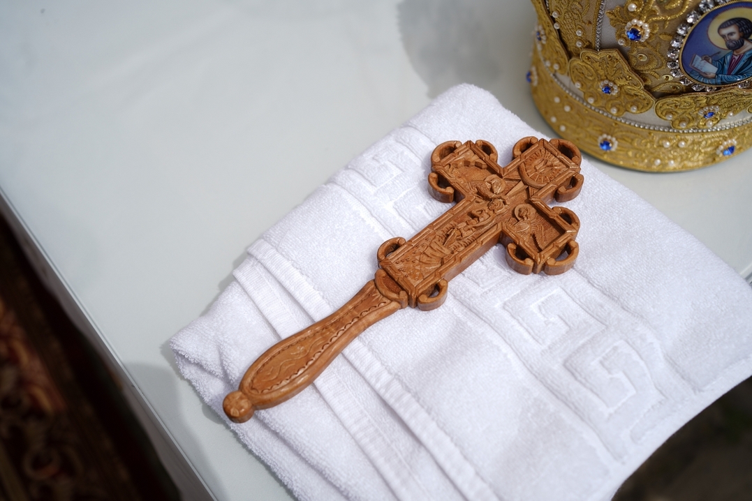 Slujire arhierească și procesiune la hramul Mănăstirii Bistrița: „În Maica Domnului s-a împlinit dorul lui Dumnezeu pentru om”