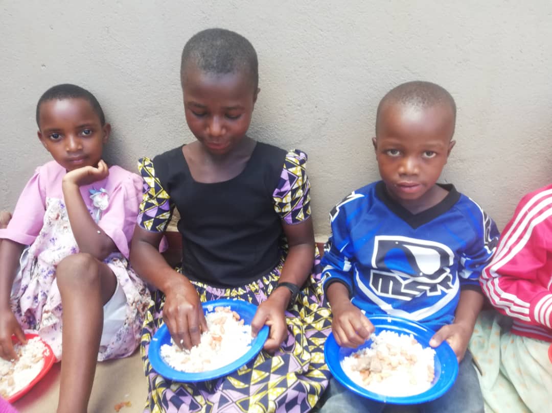 Kristo Amefufuka! (Hristos a înviat!)